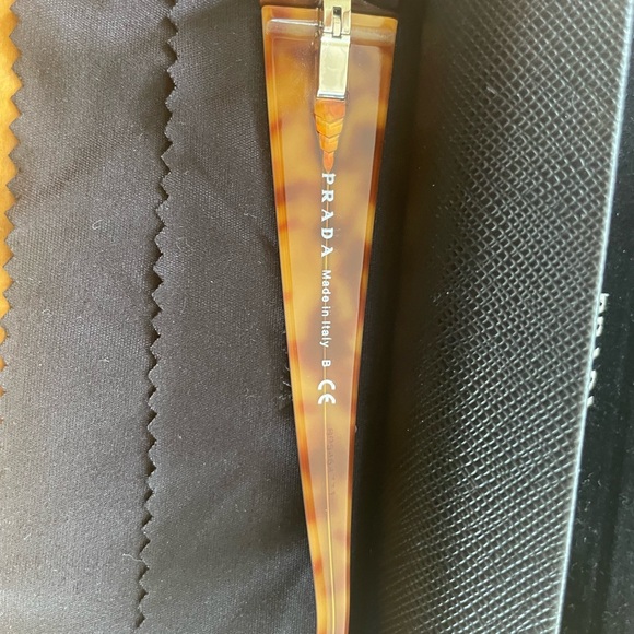 Prada tortoiseshell eyeglasses with Prada cloth and case - Picture 4 of 6